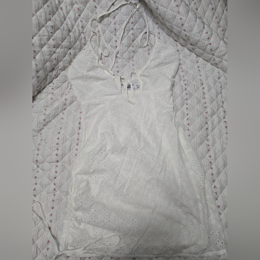 Eyelet Sz Small Like New